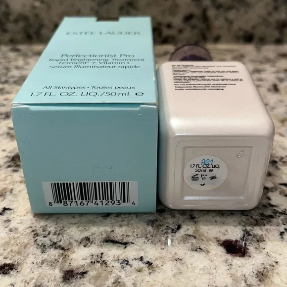 Estée Lauder Perfectionist Pro Brightening Treatment - Picture 5 of 5
